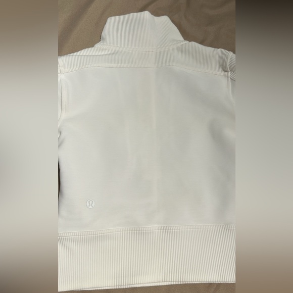Lululemon white long sleeve top size 2 - Picture 3 of 3